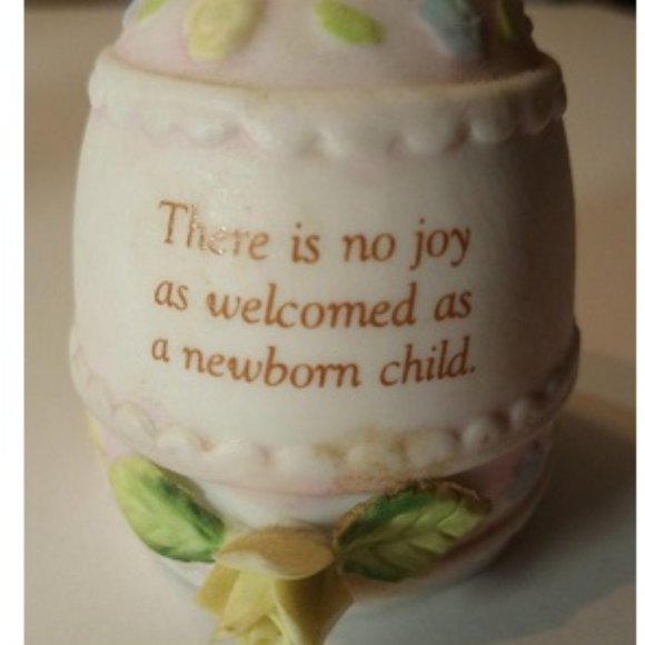 White 1983  Porcelain "New Born Child" Bell - Enesco Imports Inc. - Picture 3 of 4